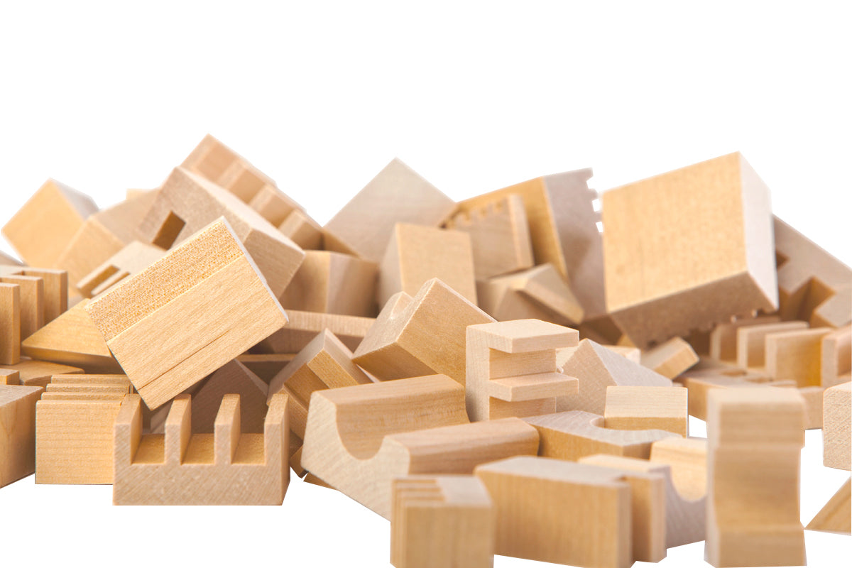 Town Builder 107 Parts Construction Set by VARIS, the pieces, close view